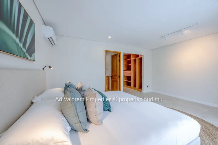 Exceptional Beachfront Duplex for Sale – Black River