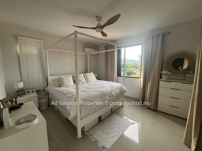 Stunning Furnished Penthouse for Rent in Black River – 150 m² (Sole Mandate)