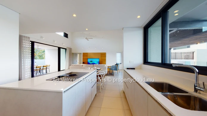 Penthouse with stunning views for sale in Black River 