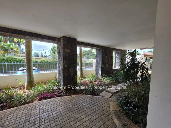 For Sale – Beautiful 2-Bedroom Apartment in Quatre Bornes