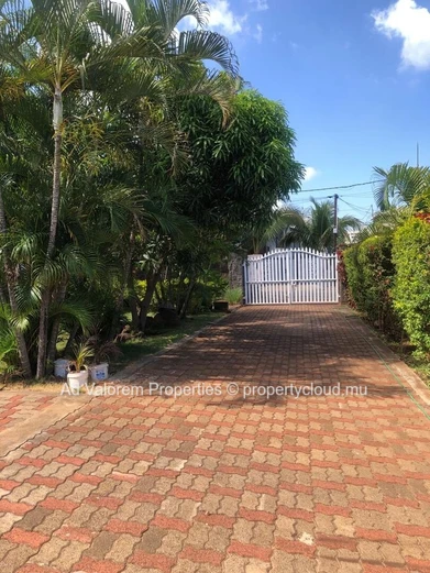 For sale - Spacious house in Pointe aux Sables with pool
