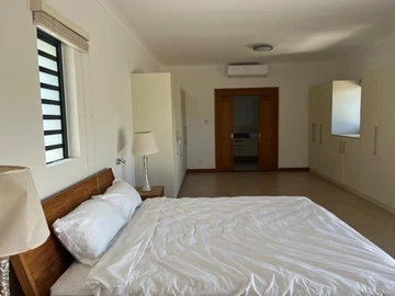5 Bedroom Villa