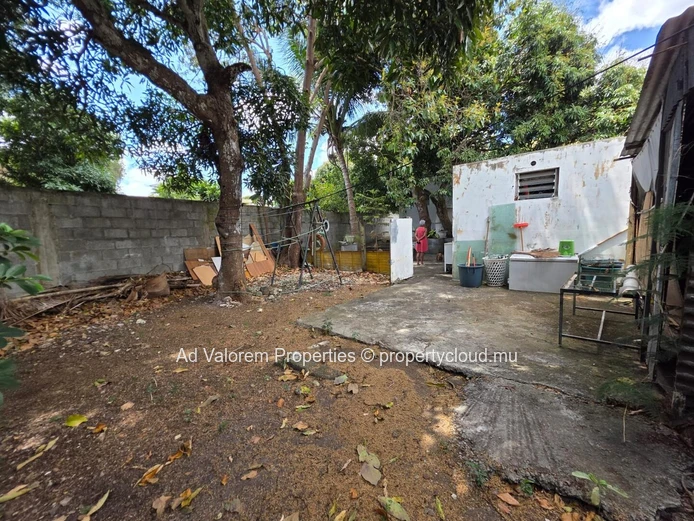 FOR SALE – Single-storey house of 210 m² with large plot (773 m²)