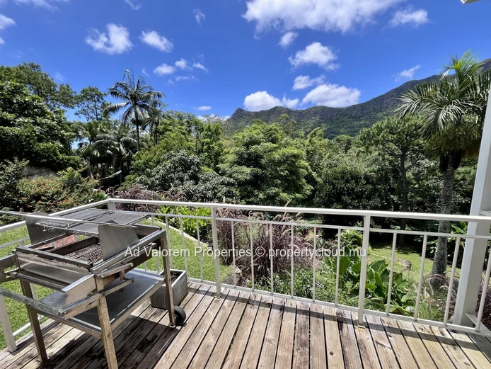 Freehold Contemporary House - 180 m2, 3 bedrooms, 2 bathrooms | Moka