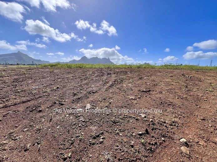 Terrain Commercial de 50 perches | L’Avenir, Moka