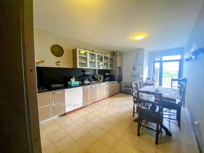 For Sale – 3-Bedroom Apartment in the Heart of Quatre Bornes