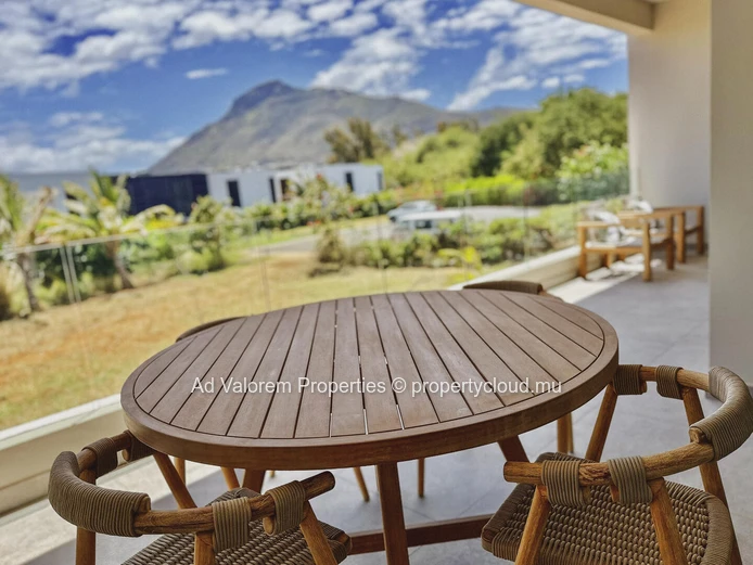 Beachfront Residences in Black River for rent (Sole Mandate)