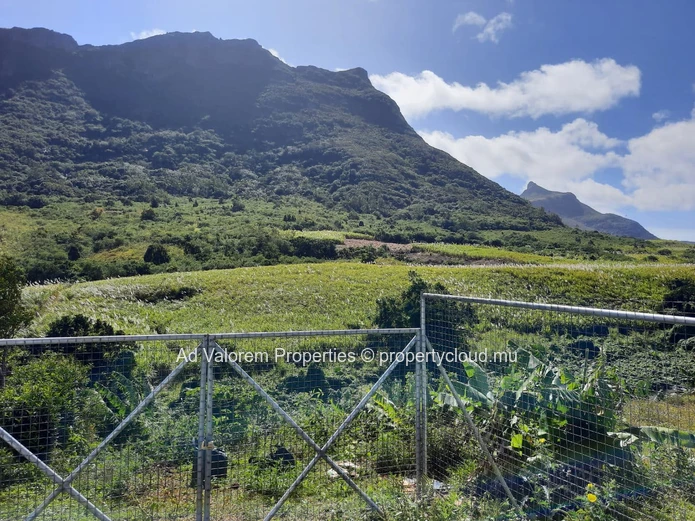 FOR SALE – Exceptional Residential Land | Moka, Bois Cheri Road 90 perches (Sole Mandate)