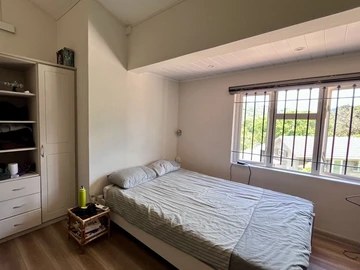 6 Bedroom House