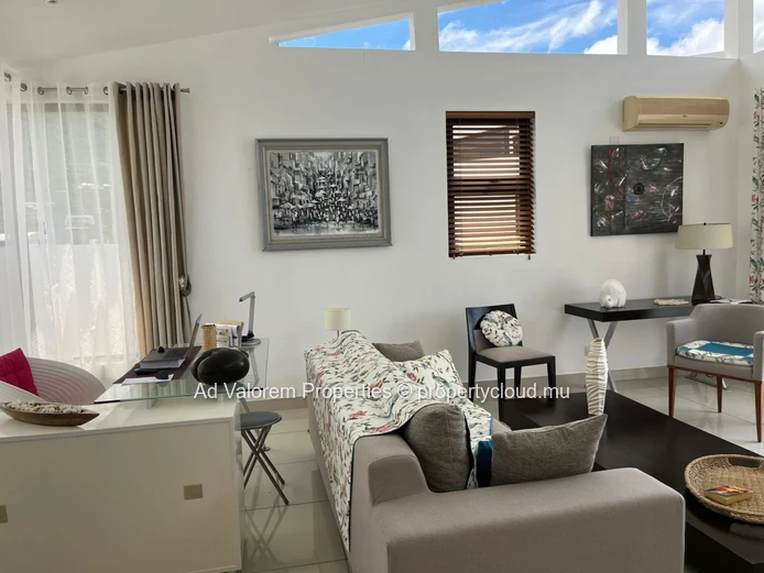 Penthouse in Black River for Sale!