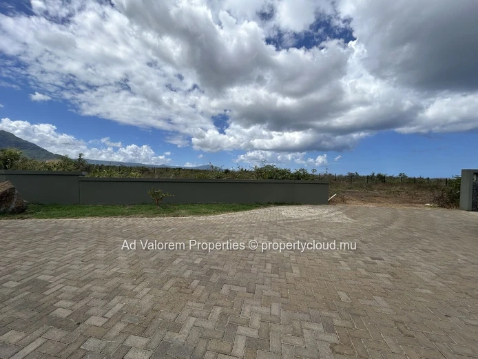 "Exclusive Gated Residential Land in Prime Flic en Flac Location - 1.234m² for Rs 16.5M!"
