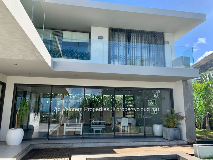 Luxurious 3 Bedroom House with Private Pool in Rivière Noire - Black River Area! Close to Schools, Shops, and More! 