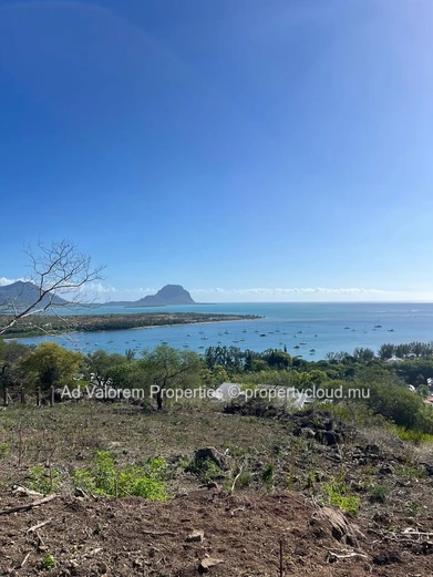 Land for sale in Rivière Noire.