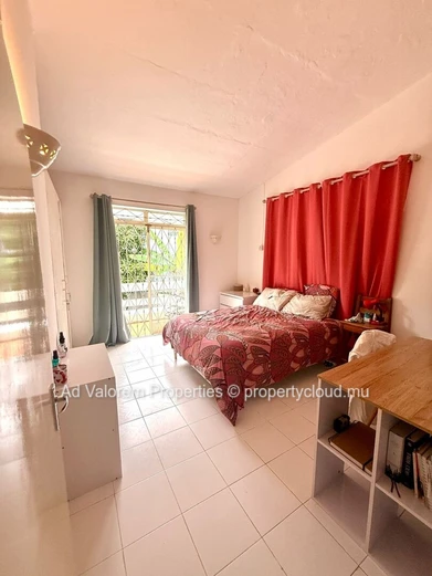 ?? Spacious family home with swimming pool
