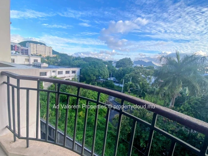 For Sale – 3-Bedroom Apartment in the Heart of Quatre Bornes