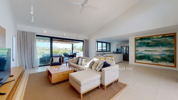 Penthouse with stunning views for sale in Black River 