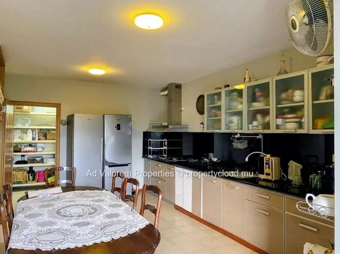 For Sale – 3-Bedroom Apartment in the Heart of Quatre Bornes