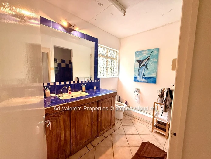 ?? Spacious family home with swimming pool