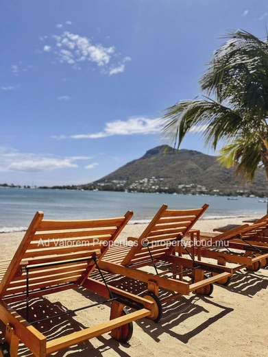 Beachfront Residences in Black River for rent (Sole Mandate)