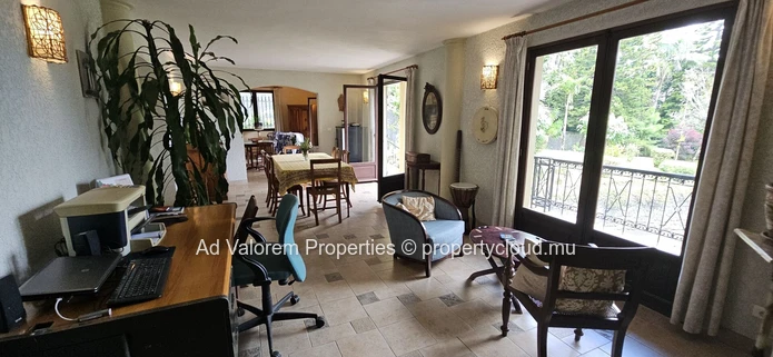 Beautiful family home for sale in a calm area of Floreal