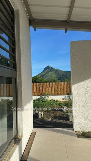 Exceptional 250 m² Villa on a Vast 1,347 m² Plot – La Tourelle View