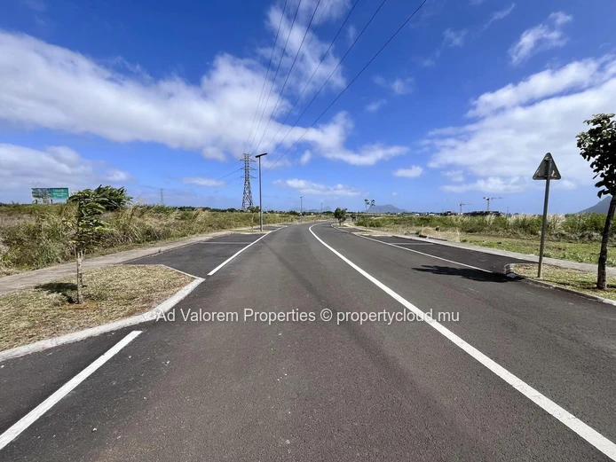Terrain Commercial de 50 perches | L’Avenir, Moka