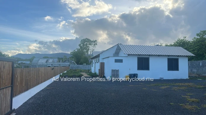 Exceptional 250 m² Villa on a Vast 1,347 m² Plot – La Tourelle View