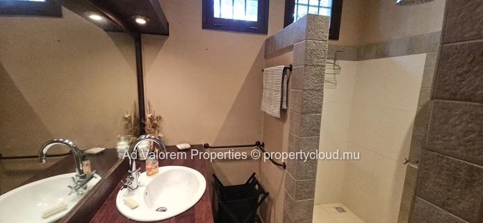 Beautiful family home for sale in a calm area of Floreal