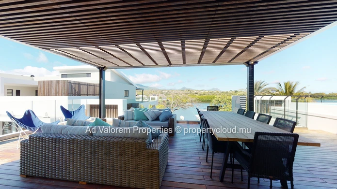 Penthouse with stunning views for sale in Black River 