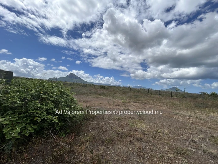 "Exclusive Gated Residential Land in Prime Flic en Flac Location - 1.234m² for Rs 16.5M!"