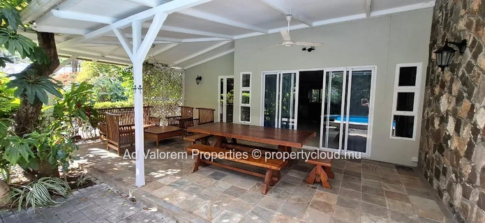 For rent – Charming villa in Black River.