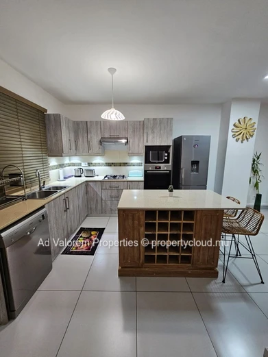 Duplex de 3 chambres à louer – Flic en Flac