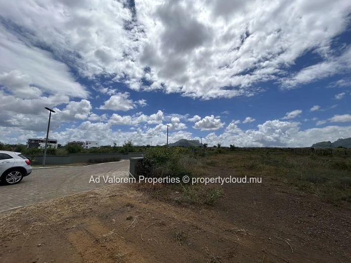"Exclusive Gated Residential Land in Prime Flic en Flac Location - 1.234m² for Rs 16.5M!"