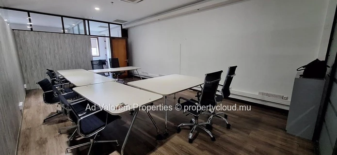 Bureau meublé à louer – 44 m² à Ebène