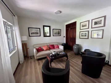 6 Bedroom House