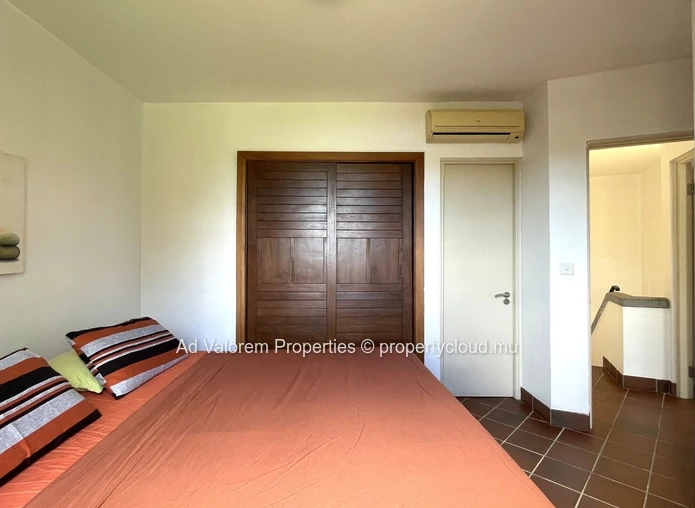 Duplex de deux chambres à louer - Vue dégagée sur la rivière (Mandat exclusif)