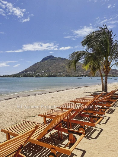 Beachfront Residences in Black River for rent (Sole Mandate)