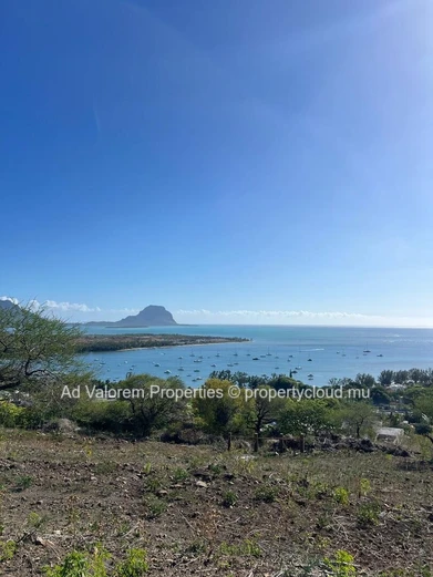 Land for sale in Rivière Noire.