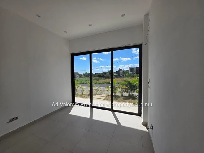For Sale – 3-Bedroom Apartment in Albion
