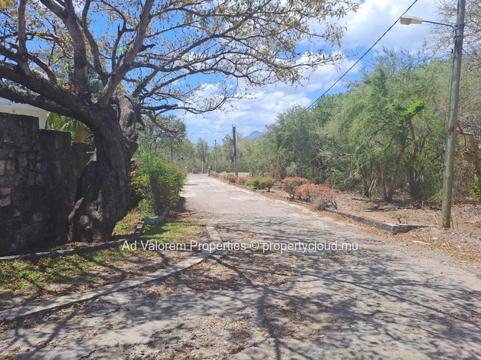 Le Morne - Exceptional Opportunity: Dream Land for Sale in a Privileged Setting
