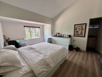 6 Bedroom House