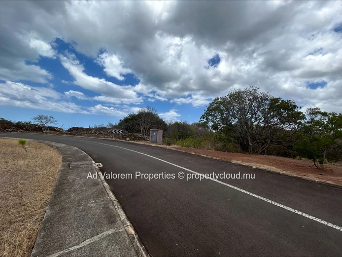 Prime Plot for Sale in Domaine Palmyre