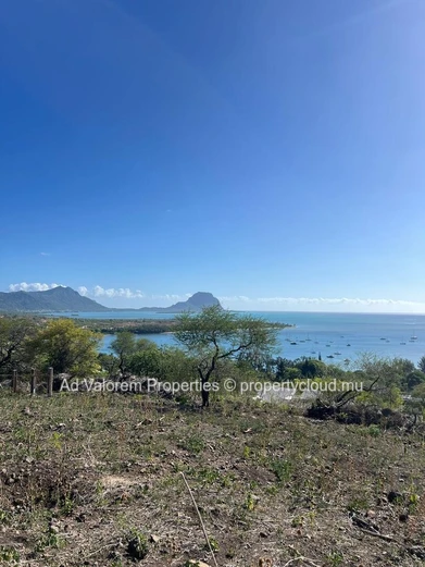 Land for sale in Rivière Noire.