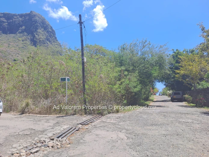 Le Morne - Exceptional Opportunity: Dream Land for Sale in a Privileged Setting