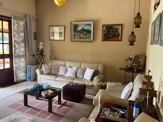 Charming House for Rent in Rivière Noire!