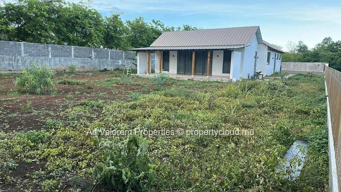 Exceptional 250 m² Villa on a Vast 1,347 m² Plot – La Tourelle View