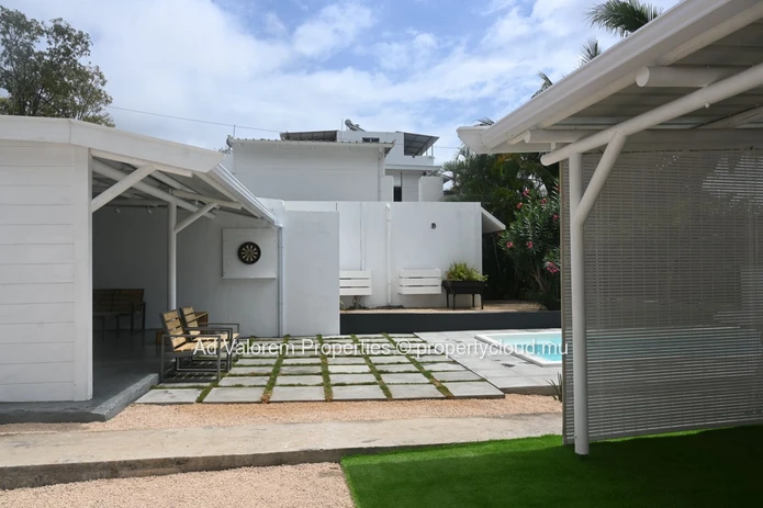 Spacious 9-Bedroom House for Sale in La Gaulette – Exceptional Potential