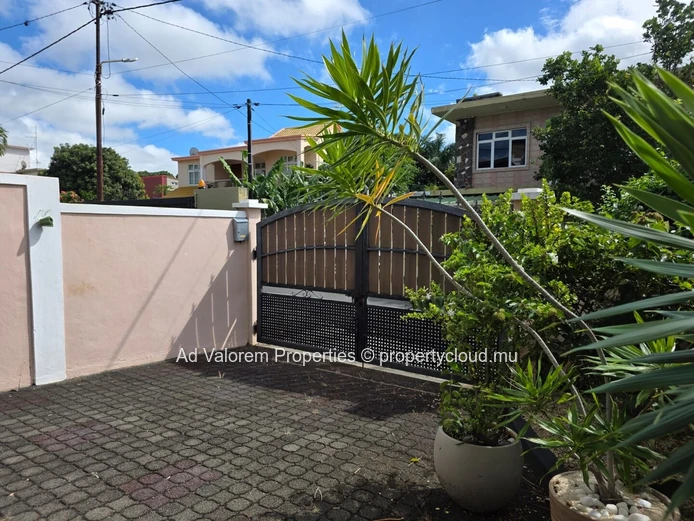 For Rent – Freshly Renovated Furnished House in Quatre Bornes