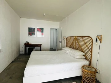 9 Bedroom House