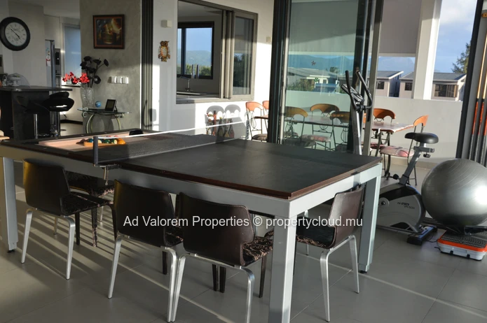 Beautiful penthouse for sale only two minutes from the beach of La Preneuse